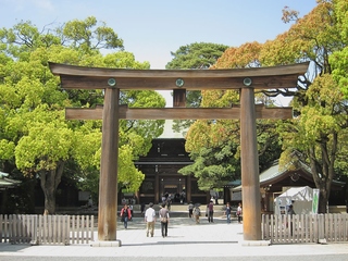 Brama tori przed wejściem do Chramu Meiji 